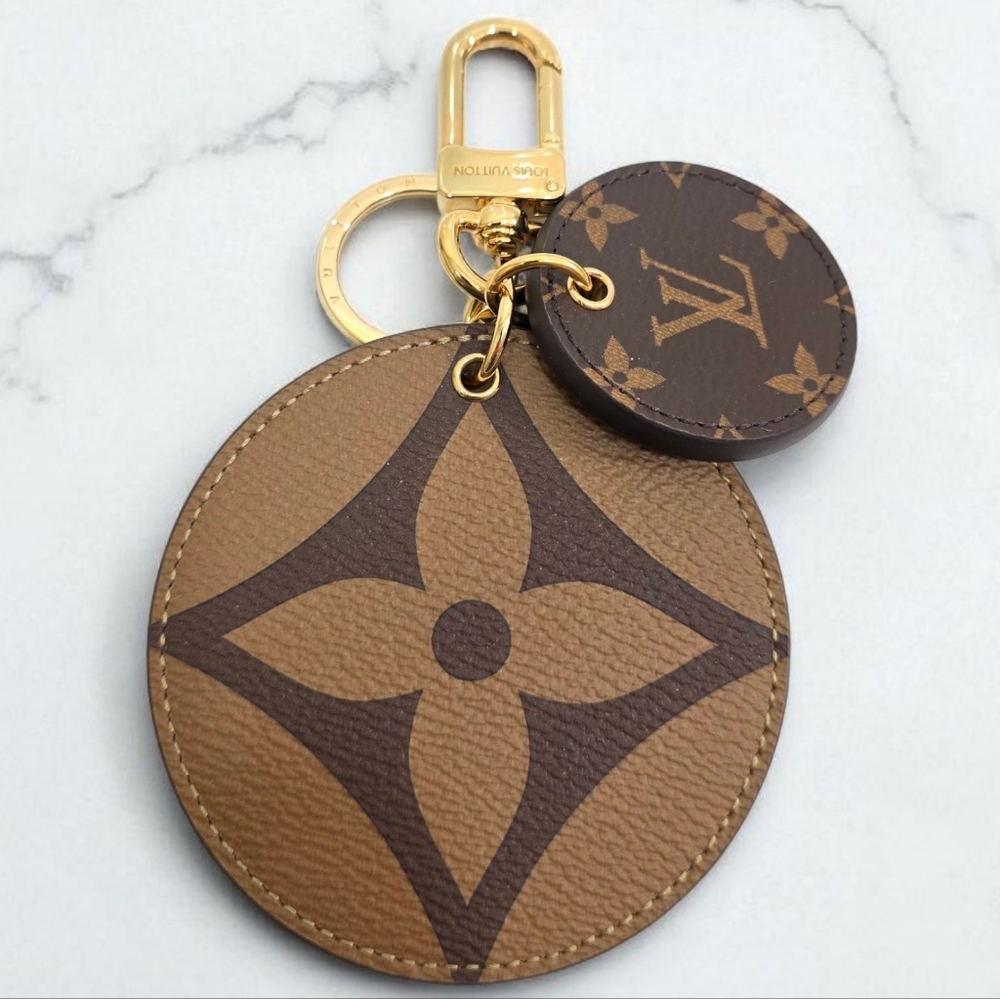 ✨️Authentic Louis Vuitton Reverse Monogram Charm / Key Chain - Picture 2 of 10